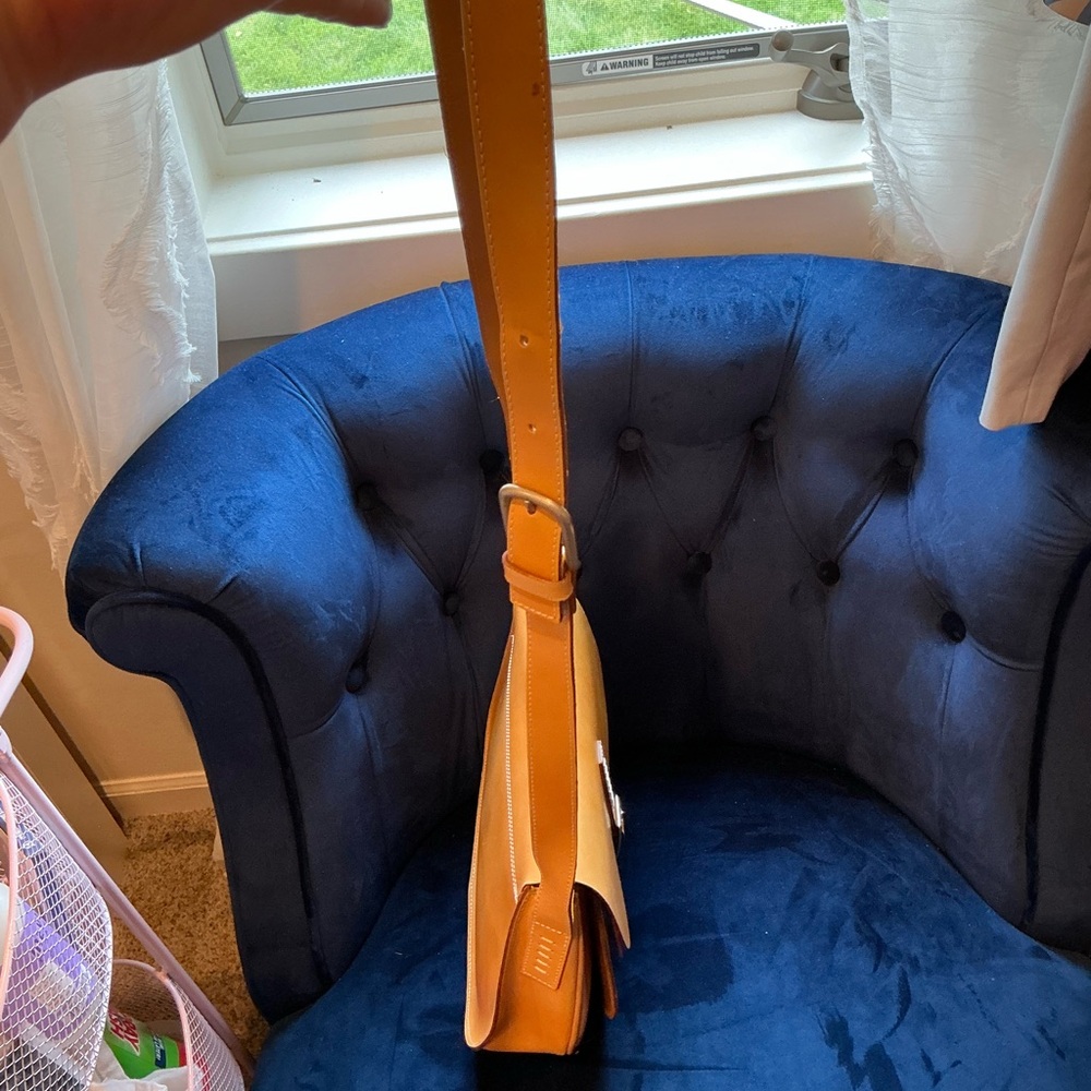 Francesco Biasia Tan Leather Crossbody Bag - Picture 10 of 12